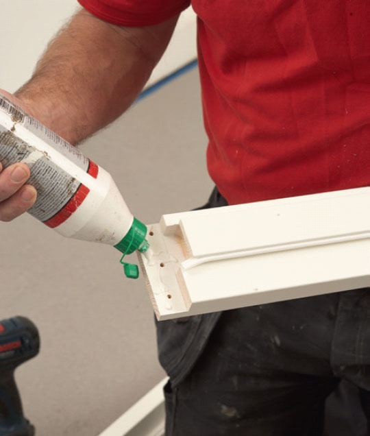 Lydisoleret dør: Kom lim på topstykket