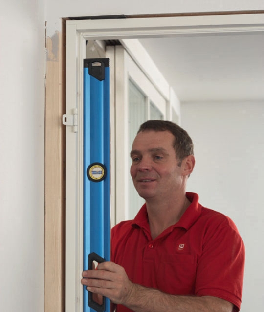 Lydisoleret dør: Ret til, indtil hængselsiden er i lod