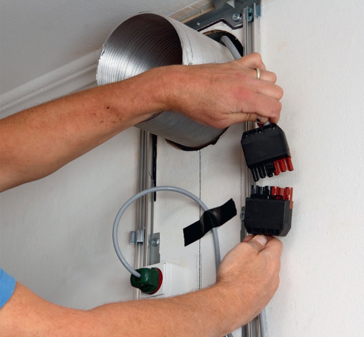 Ventilator med ekstern motor: Styringskabelen kobles sammen