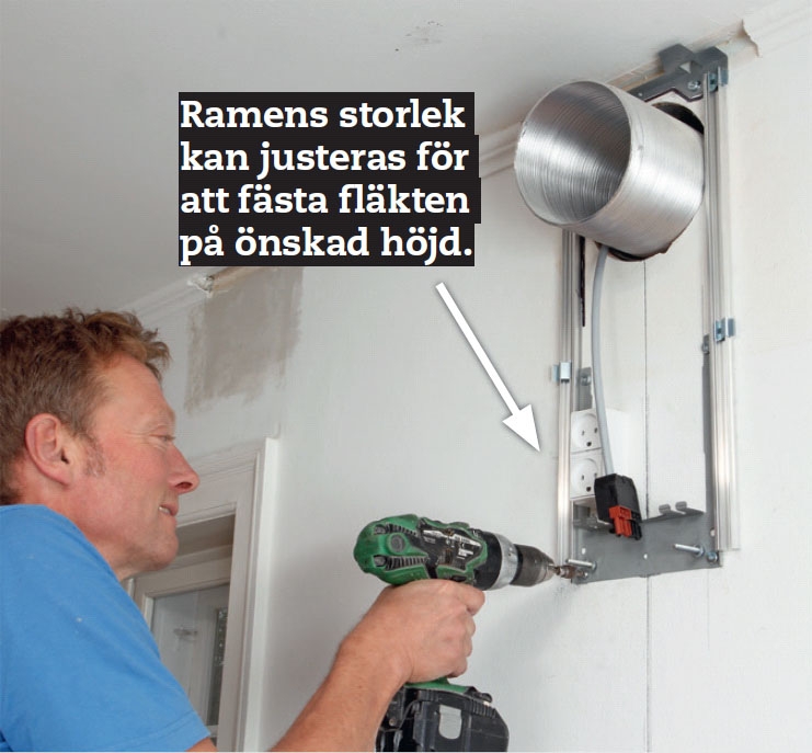 Tyst köksfläkt: Skruva fast ramen på väggen