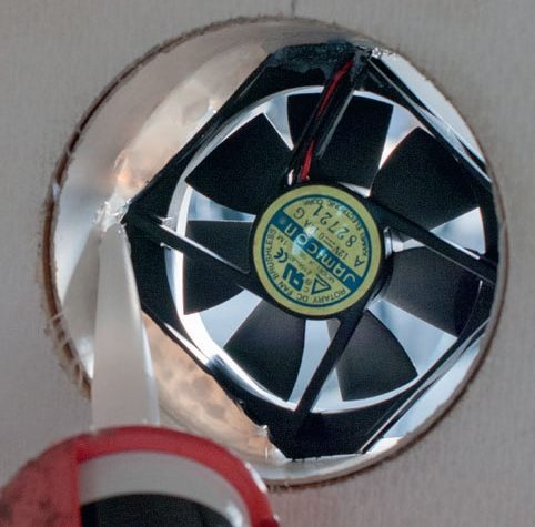 Aurinkokennotuuletin: Kiinnitä tuuletin putkeen