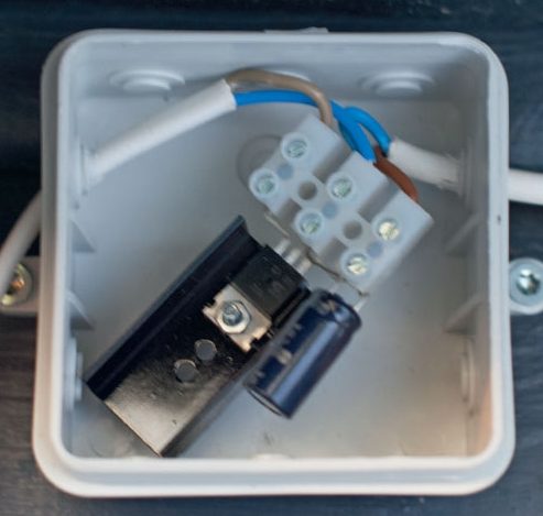 Solcelle ventilasjon: Mellom solcellen og viften