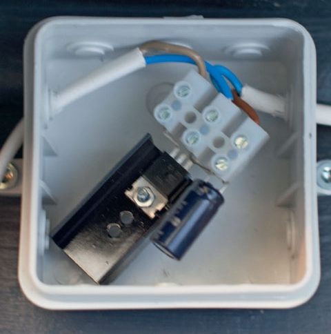 Solcell ventilation: Mellan solcellen och fläkten