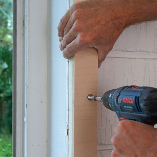 Varmväggsskivor: Vid fönstret sätts en regel