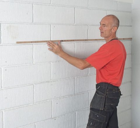 Varmveggsplater: Del inn veggen i felter på 60 cm.
