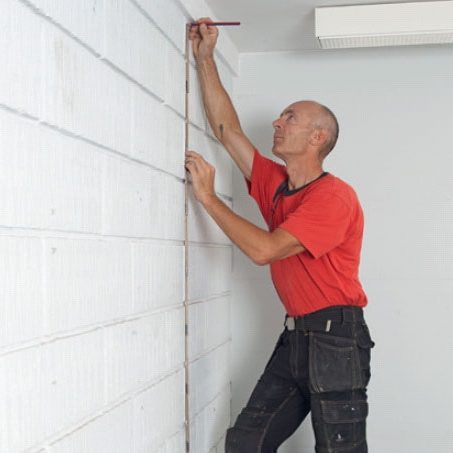 Varmveggsplater: Mål opp til de første stolpene