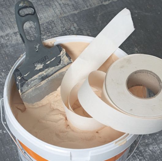 Varmveggsplater: Finn frem sparkelmasse og papirarmering