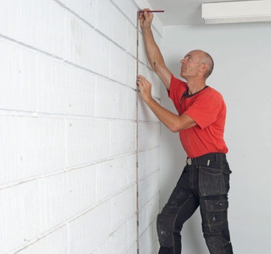 Lämpöeristelevy: Ota mitat ensimmäisiä tolppia varten