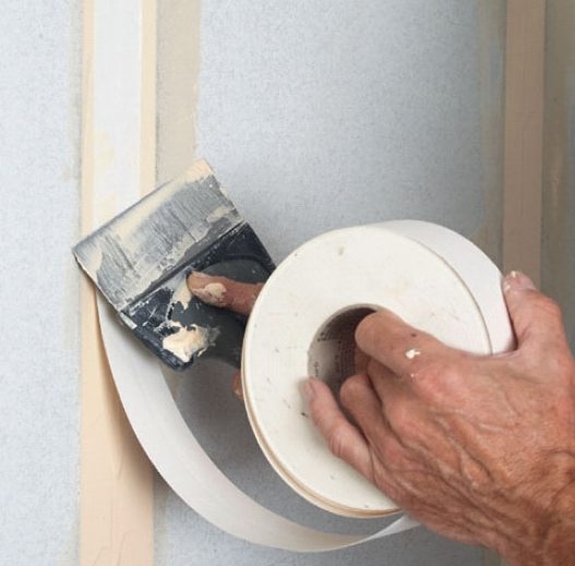 Lämpöeristelevy: Kiinnitä vahvikenauha tasoitteeseen