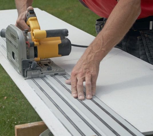 Varmvægsplader: Den første plade skæres til