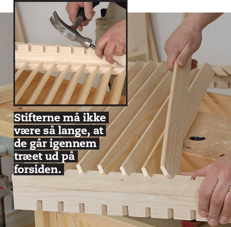 Lister til varmepumpeskjuler sættes fast i hjørnelister, så de flugter