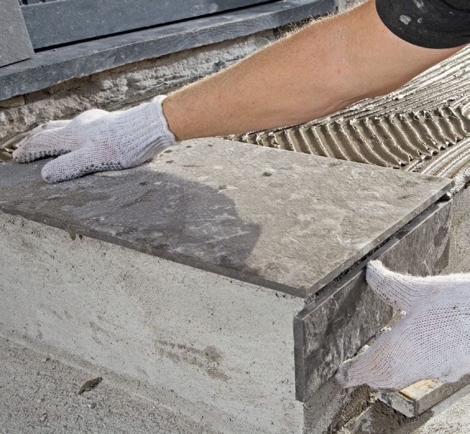 Klinker trappa: Lägg ner plattorna i kakelfixet