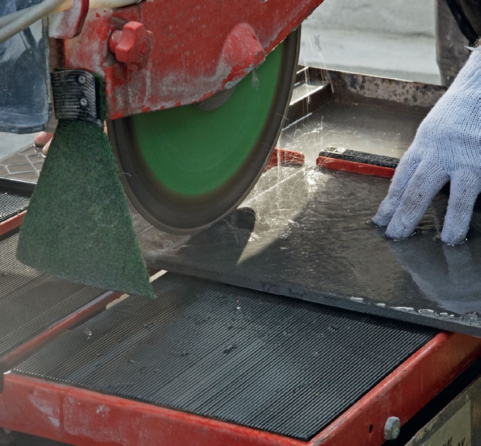 Fliser inngangsparti ute: Kutt til flisene