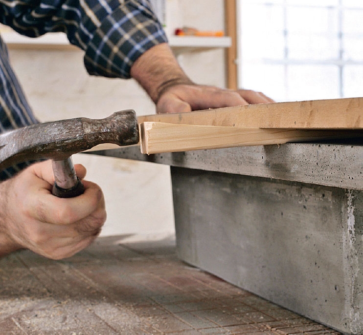 Valumuotin yläosa nostetaan pystyyn