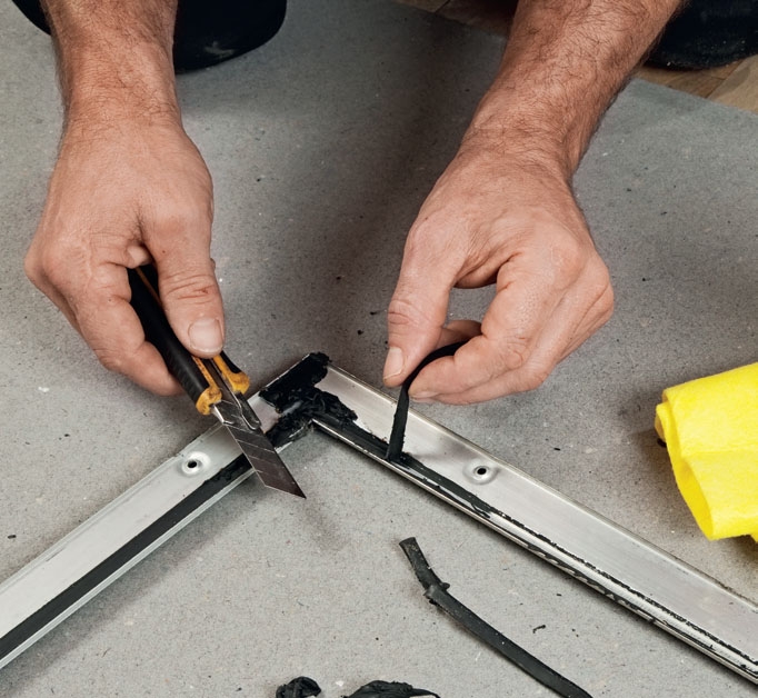 Skrapa bort gamla gummiband