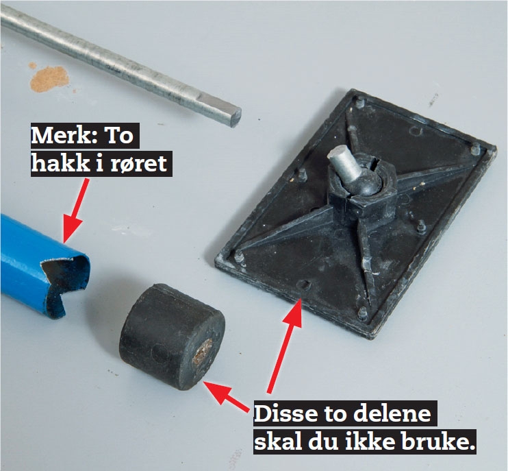 Gipsheis: Med en baufil skjærer du av støtteplaten fra stangen på teleskopskaftet.