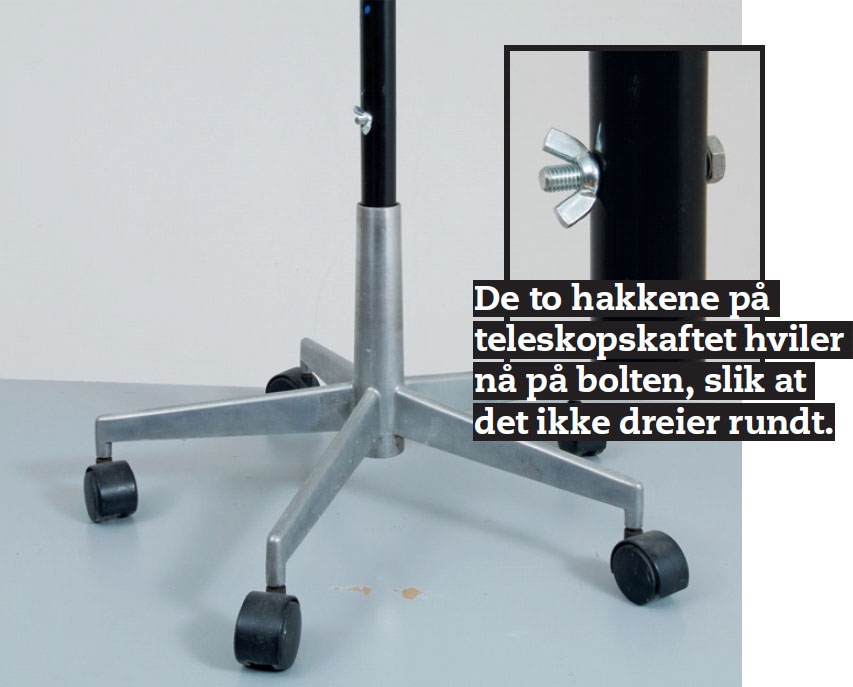 Gipsheis: Støvsugerrøret passer nå akkurat ned i hullet på understellet.