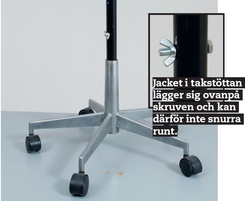 Skivlyft Gipslyft: Dammsugarröret kan precis tryckas ner i hålet i underredet.