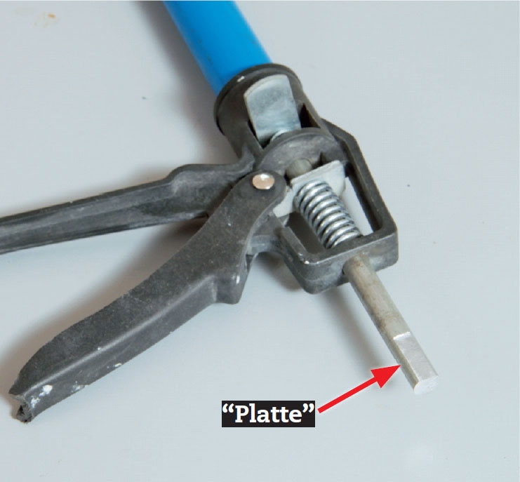 Gipshejs: Grebet på spændestøtten virker som en “omvendt fugepistol”.