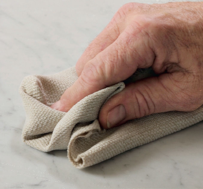 Marmoripöydän puhdistus