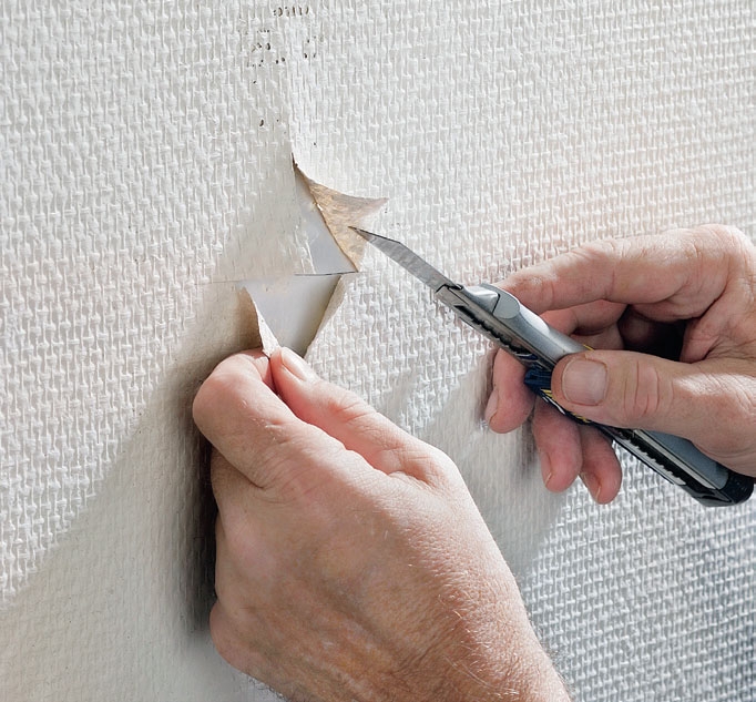 Avaa ristin neljää liparetta varovasti