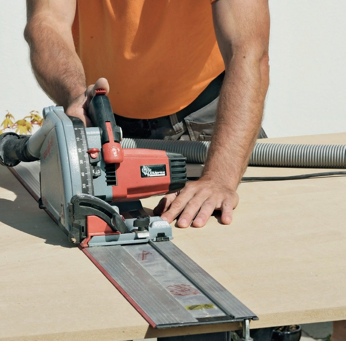 Tee itse liukuovi kaappiin vinoon kattoon