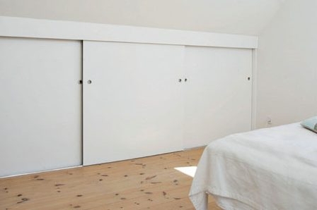 Skydelåger til skråvægge