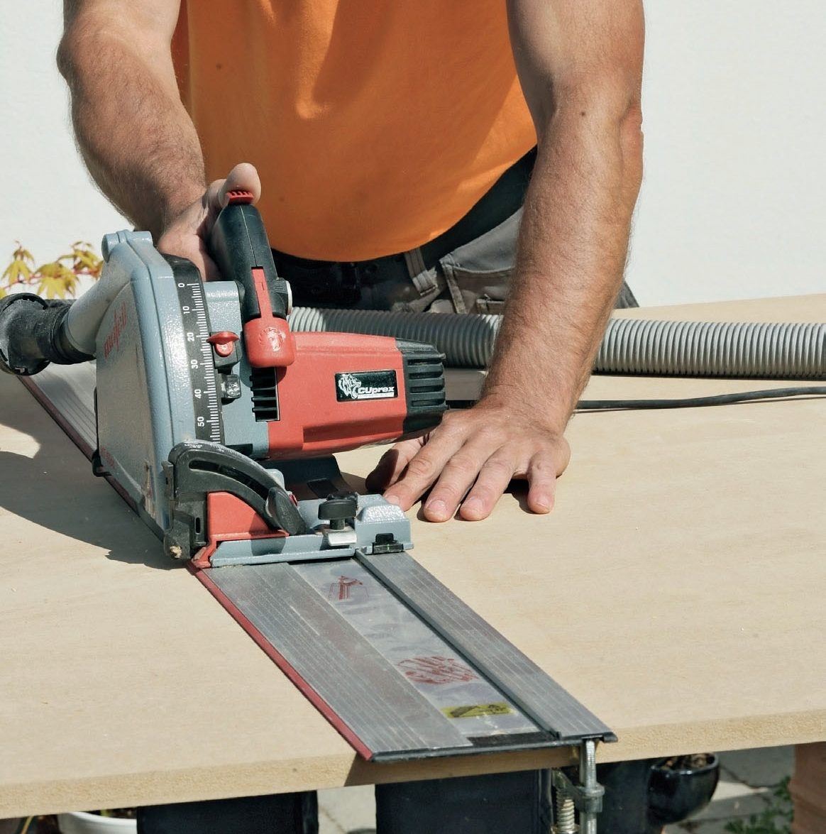 Låga skjutdörrar snedtak