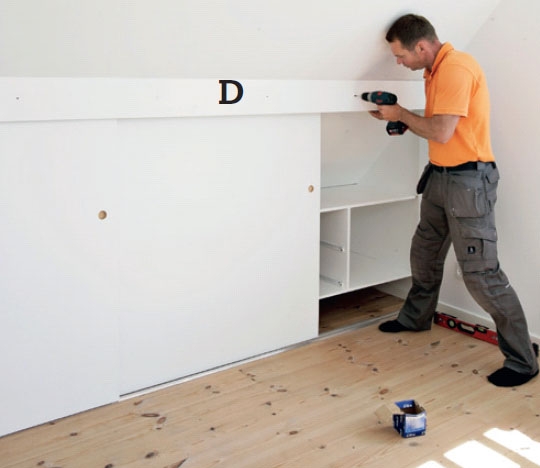 Låga skjutdörrar snedtak