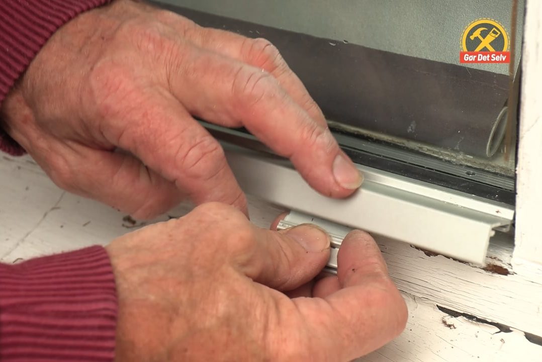 Sådan løsnes alu-bundglaslisten