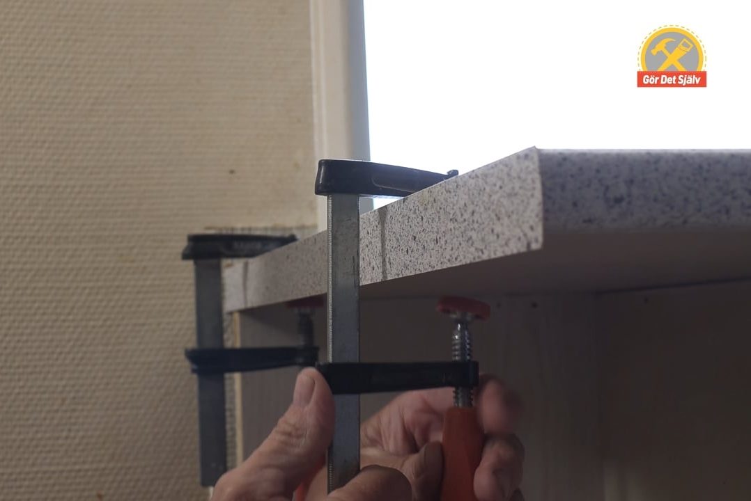 Sätt press på limskarven