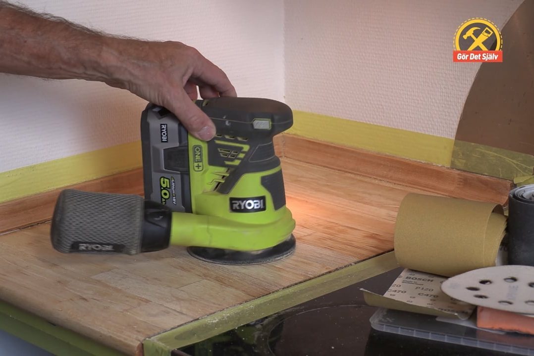 Lätt tryck på excenterslipen