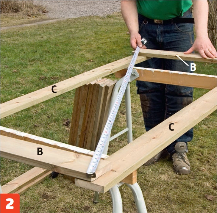 Kompostbeholder: Krydsmål: Mål fra hjørne til hjørne på begge diagonaler.