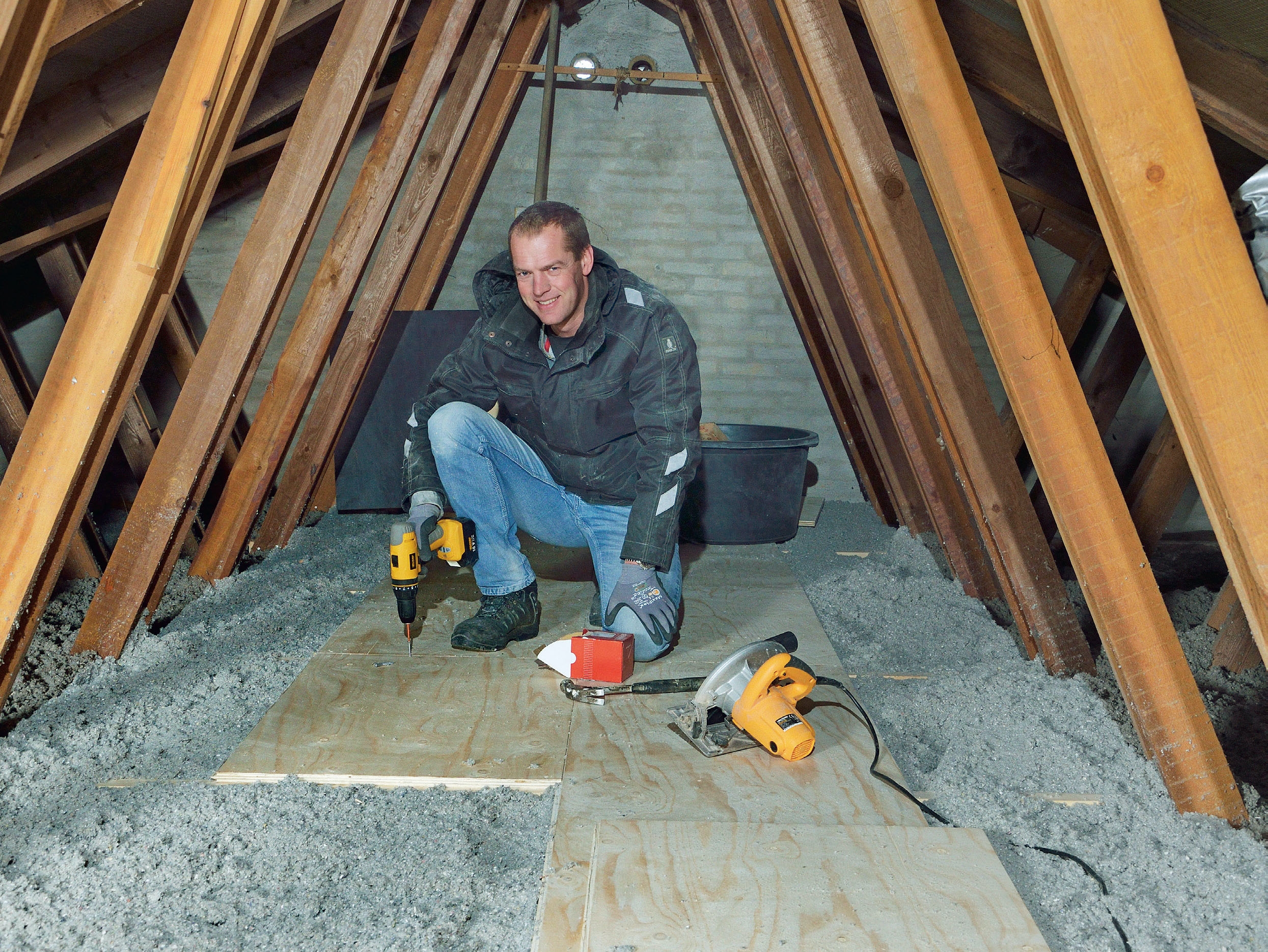 Lisäeristys selluvillalla