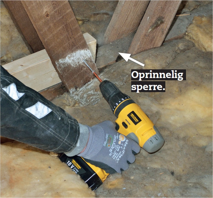Celluloseisolasjon: Skru fast bjelkene til stavene