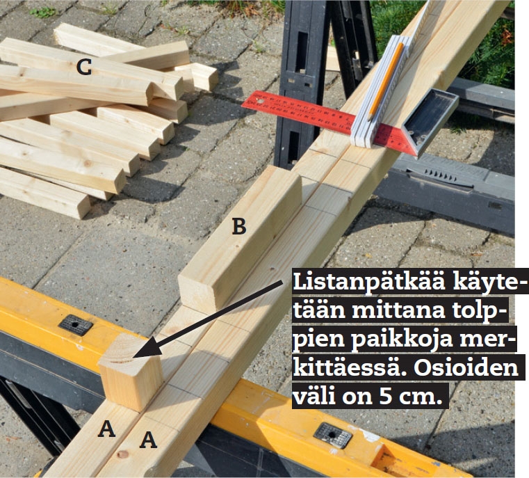 Puiset kukkapylväät