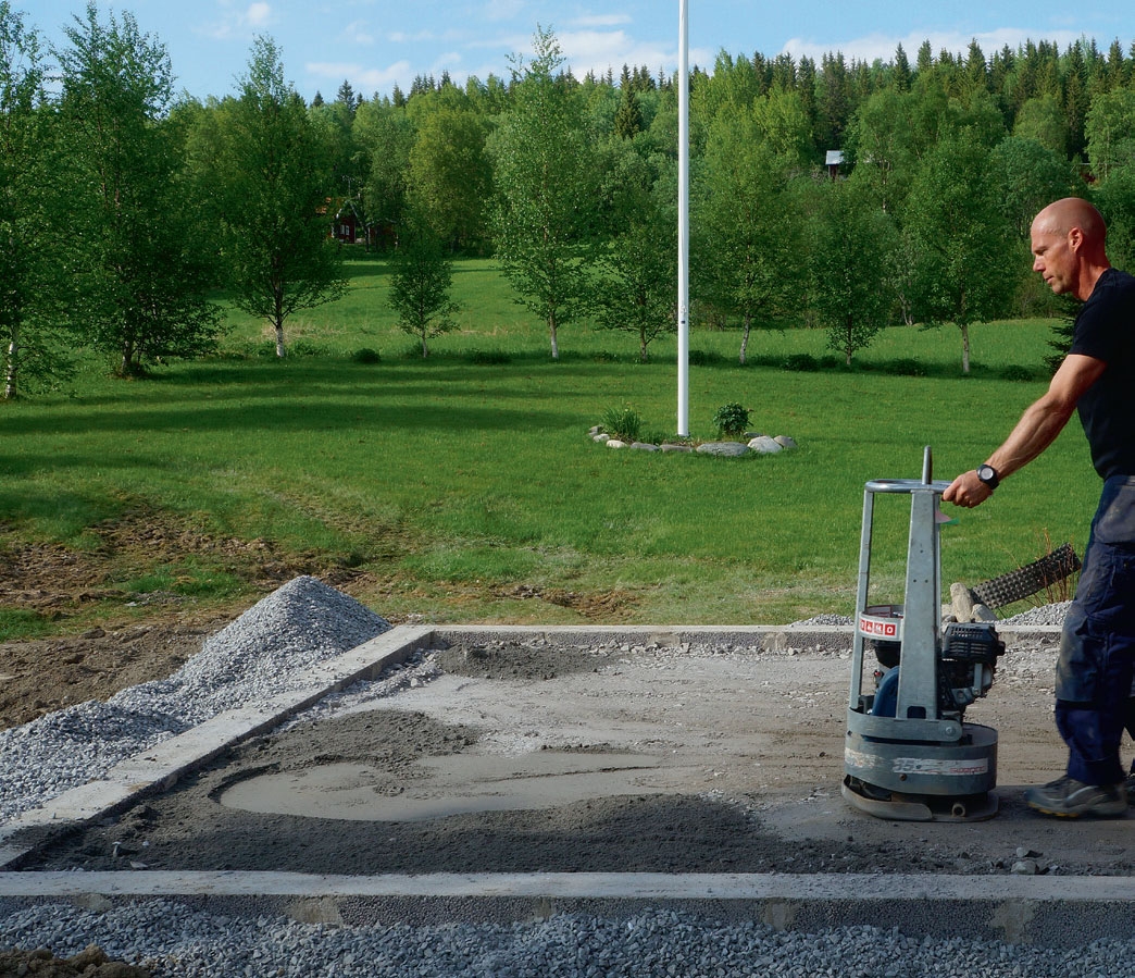 Bygga uterum: Grunden fylls upp med sand