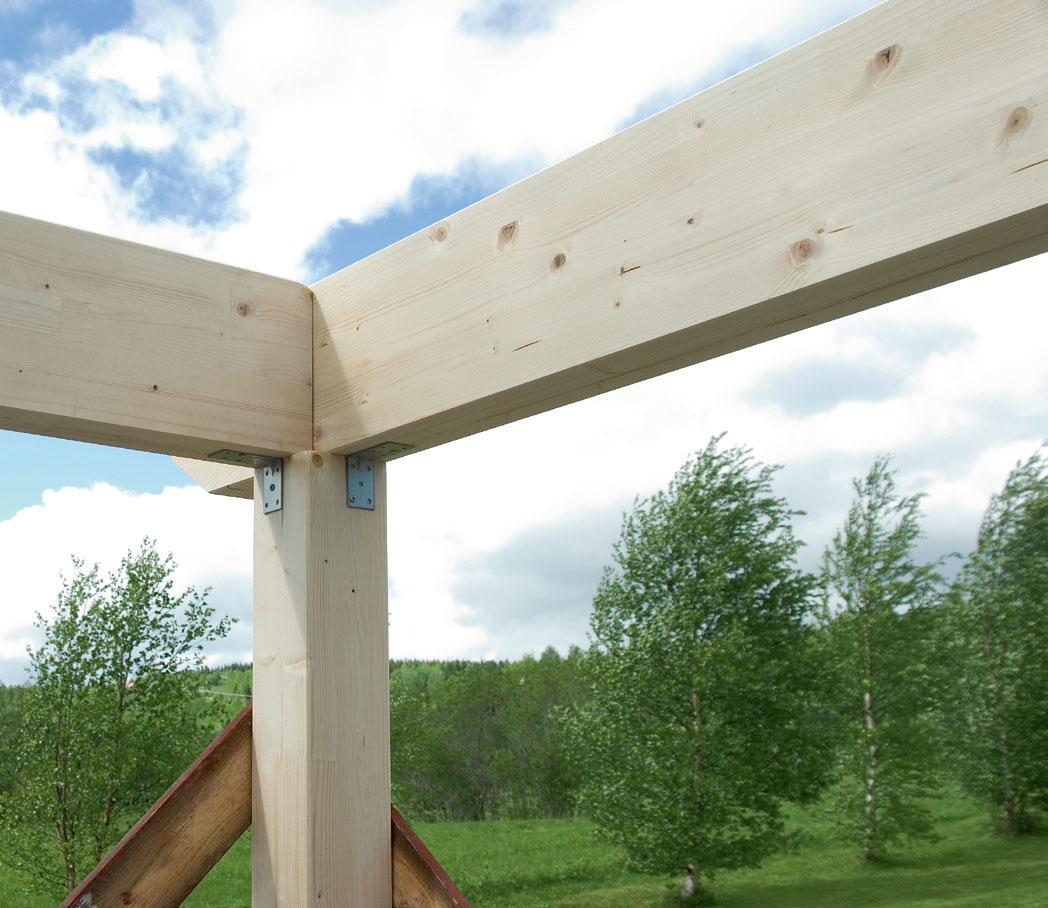 Bygga uterum: Beslagen ska försänkas i limträet