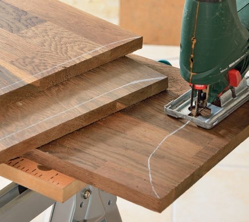 Vanhojen portaiden päällystäminen: Sahaa merkkiviivaa pitkin