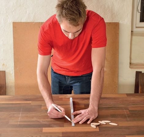 Vanhojen portaiden päällystäminen: Aseta kaksi jatkopalan muodostavaa levyä yhteen