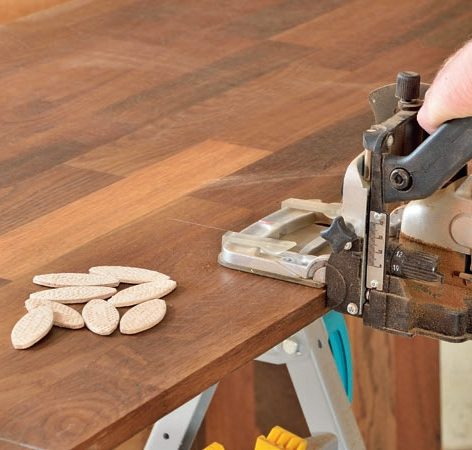 Vanhojen portaiden päällystäminen: Jyrsi molempiin levyihin merkitsemiisi kohtiin