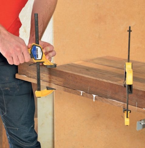 Vanhojen portaiden päällystäminen: Purista osat yhteen