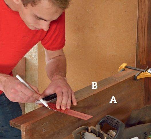 Vanhojen portaiden päällystäminen: Merkitse lamellien paikat