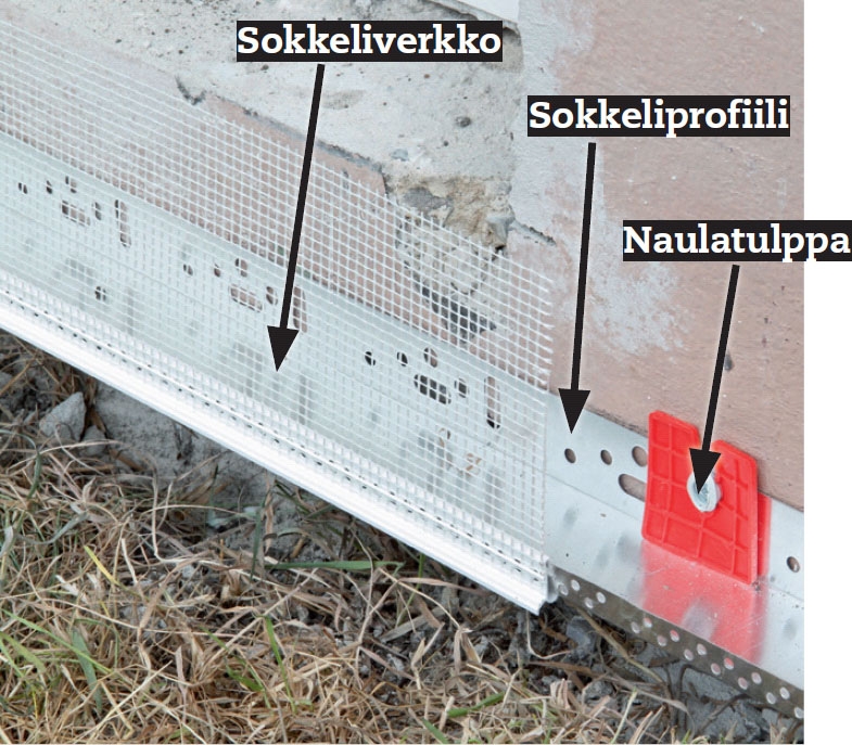 Sokkelin eristys: Kiinnitä sokkeliprofiili ja paina sokkeliverkko siihen kiinni