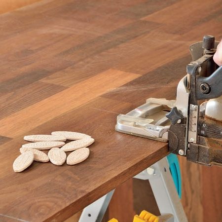 Nye trappetrin i træ: Fræs ud i begge pladekanter