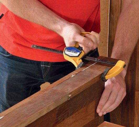 Nye trappetrin i træ: Spænd de to dele sammen