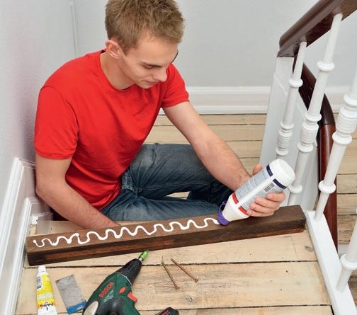 Nye trappetrin i træ: Udtrinet limes på