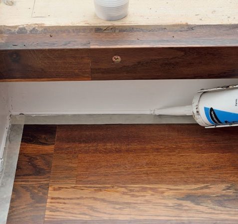 Renovera trappa billigt: Foga med akrylfogmassa