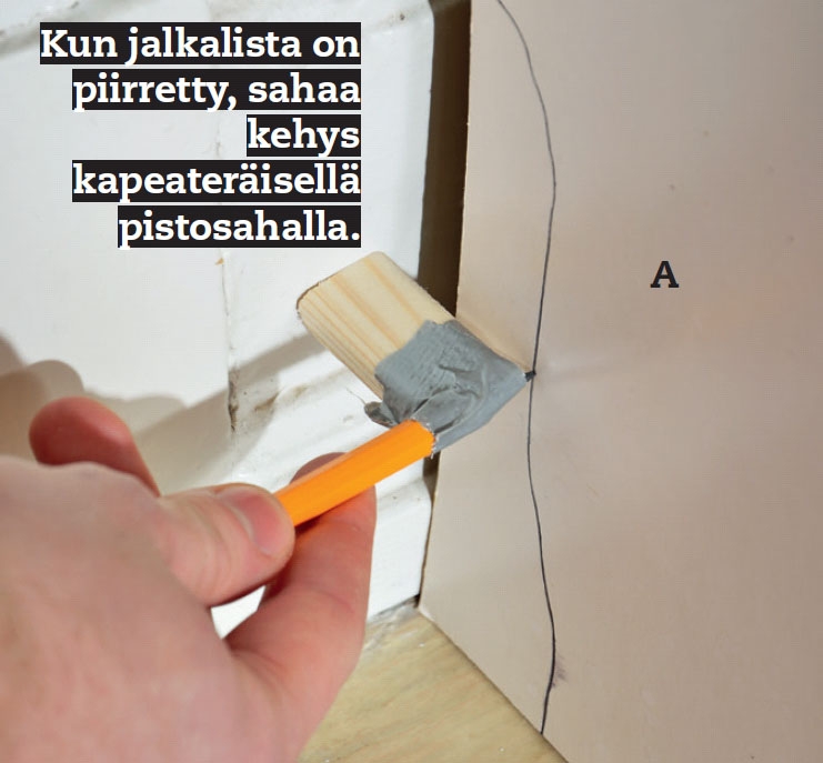 Patterinsuojus: Sovita suojusta jalkalistaa ja sei-nää vasten.