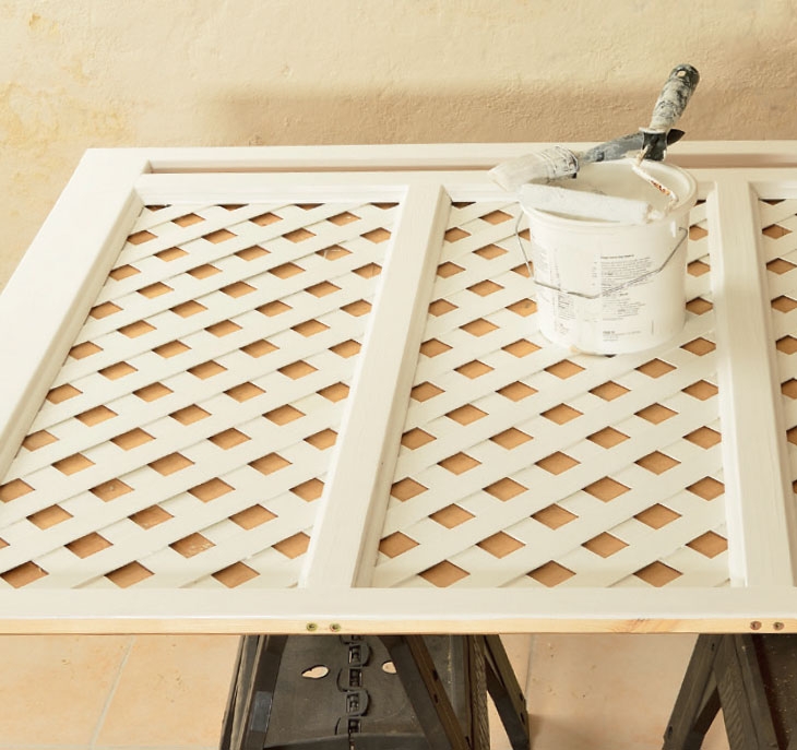 Radiatorskjuler: Mal rammen, når alle listerne er sat fast.